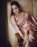 namitha-pramod-red-saree-with-makeup