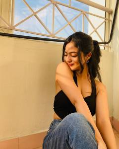 nandana-varma-in-black-crop-top-and-jeans-style-photos-003