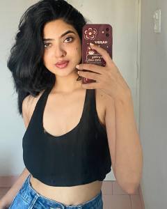nandana-varma-in-black-crop-top-and-jeans-style-photos