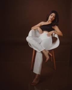 nandana-varma-in-croptop-fashion-dress-photoshoot-003
