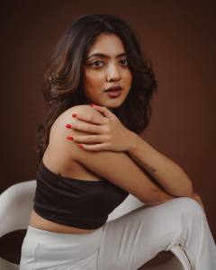 nandana-varma-in-croptop-fashion-dress-photoshoot-005
