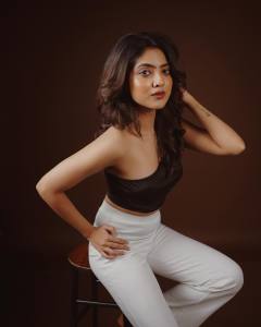 nandana-varma-in-croptop-fashion-dress-photoshoot-013
