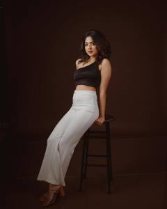 nandana-varma-in-croptop-fashion-dress-photoshoot-015