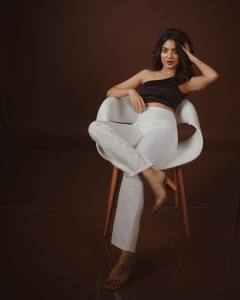 nandana-varma-in-croptop-fashion-dress-photoshoot
