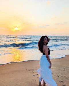 nandana-varma-in-outing-outfit-ideas-photos-014