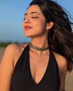 nandana-varma-in-outing-outfit-ideas-photos-015