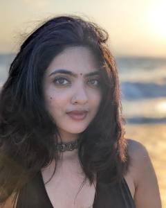 nandana-varma-in-outing-outfit-ideas-photos-016