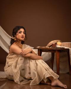 nandana-varma-in-saree-photoshoot-003