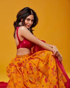nandana-varma-in-sleeveless-blouse-yellow-lehenga-001