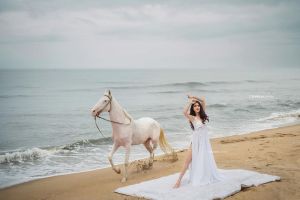 nandana-varma-latest-photos-in-white-colour-gown-with-horse-003