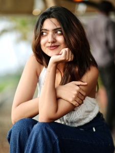nandana-varma-stylish-outfit-and-trending-makeup-ideas-photos-004
