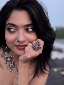nandana-varma-stylish-outfit-and-trending-makeup-ideas-photos-009