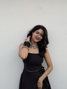 nandana-varma-stylish-outfit-and-trending-makeup-ideas-photos-013
