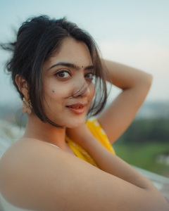 nandana-varma-stylish-outfit-and-trending-makeup-ideas-photos-015
