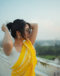nandana-varma-stylish-outfit-and-trending-makeup-ideas-photos-016