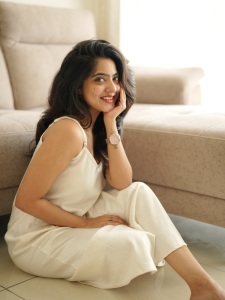 nandana-varma-stylish-outfit-and-trending-makeup-ideas-photos-022