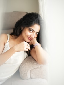 nandana-varma-stylish-outfit-and-trending-makeup-ideas-photos-023