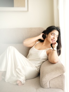 nandana-varma-stylish-outfit-and-trending-makeup-ideas-photos-024
