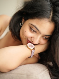 nandana-varma-stylish-outfit-and-trending-makeup-ideas-photos-025