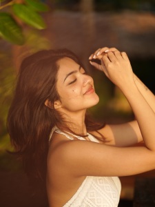 nandana-varma-stylish-outfit-and-trending-makeup-ideas-photos