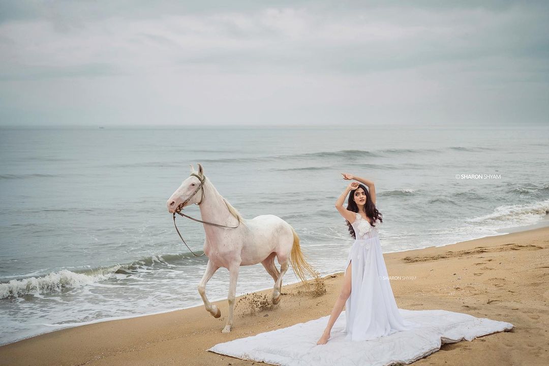 nandana-varma-latest-photos-in-white-colour-gown-with-horse-003