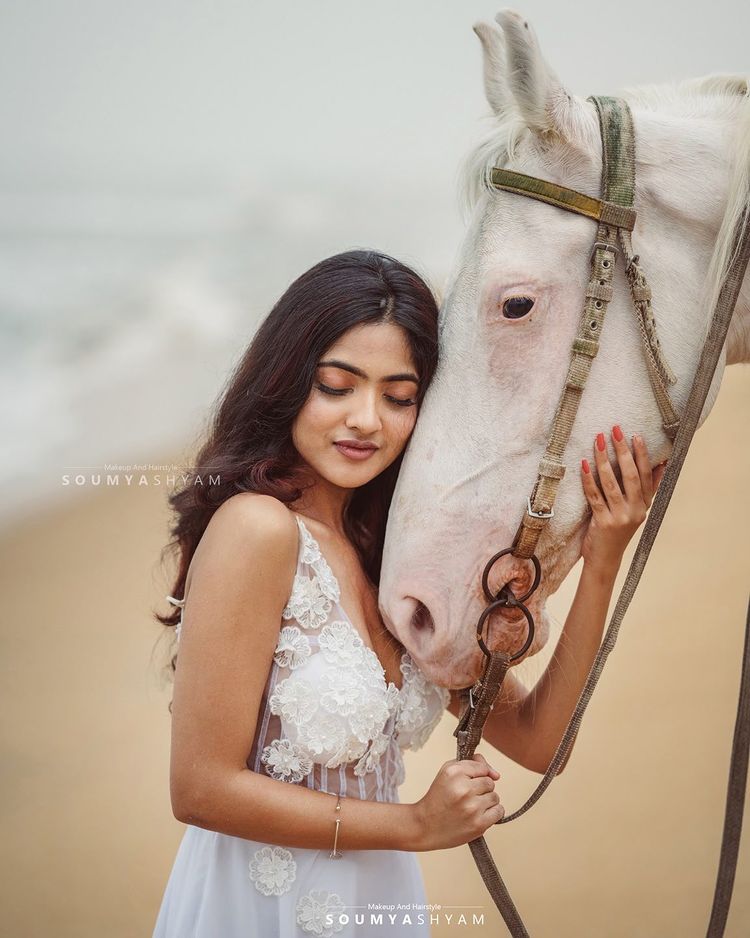 nandana-varma-latest-photos-in-white-colour-gown-with-horse-006
