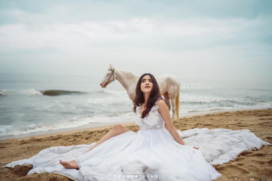 nandana-varma-latest-photos-in-white-colour-gown-with-horse-007