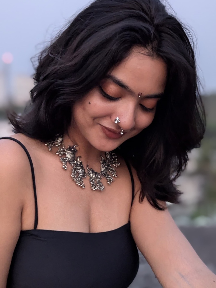 nandana-varma-stylish-outfit-and-trending-makeup-ideas-photos-012