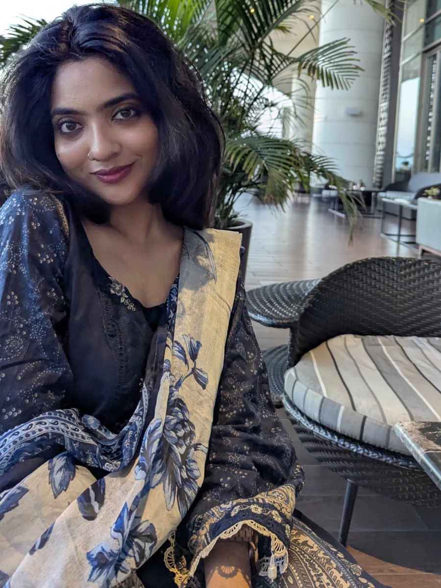 nandana-varma-stylish-outfit-and-trending-makeup-ideas-photos-018