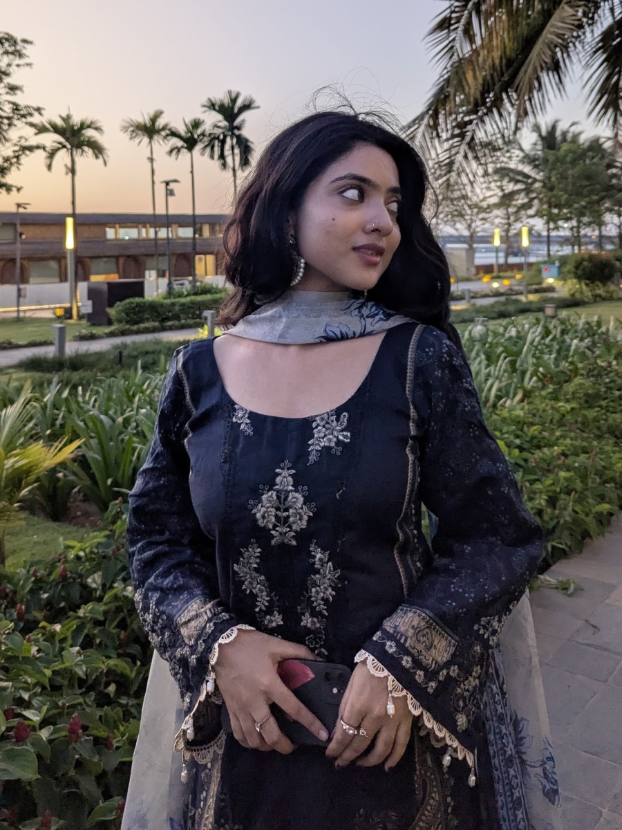 nandana-varma-stylish-outfit-and-trending-makeup-ideas-photos-020