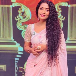 1_navya-nair-latest-pictures-004
