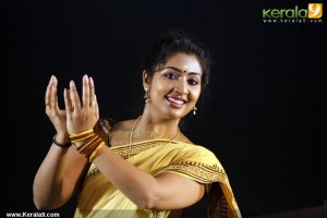 4044navya_nair_stills_41-003