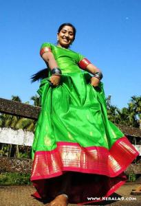 5503navya_nair_stills_55-003