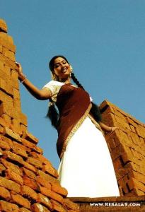 5627navya_nair_stills_55-004