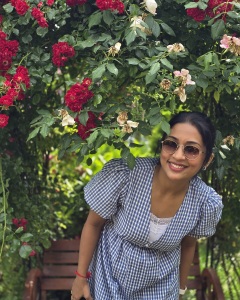 navya-nair-in-frock-style-ideas-photos-010