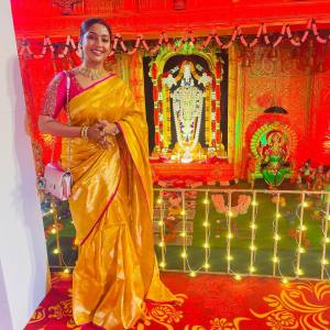 navya-nair-in-saree-photos-navratri-2022-001
