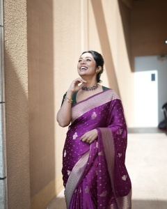 navya-nair-in-violet-pattu-saree-with-blouse-combination-ideas-photos