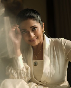 navya-nair-in-white-jacket-dressing-style-images