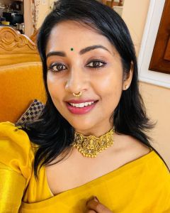 navya-nair-latest-photos-in-new-makeup-004