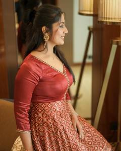 navya-nair-latest-photos-in-new-makeup-look-001