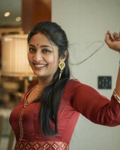 navya-nair-latest-photos-in-new-makeup-look-004