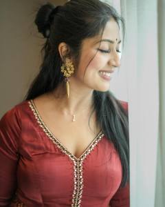 navya-nair-latest-photos-in-new-makeup-look