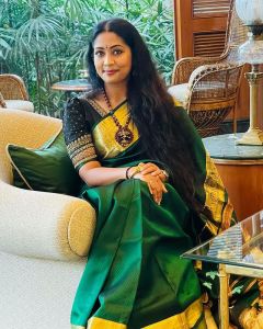 navya-nair-latest-pictures-003