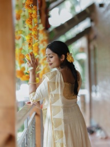 navya-nair-new-photos-008