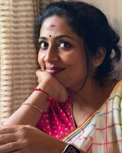 navya-nair-photoshoot-latest