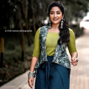 navya-nair-profile-photo-hd-006