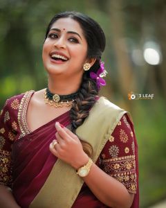 navya-nair-profile-photos-002