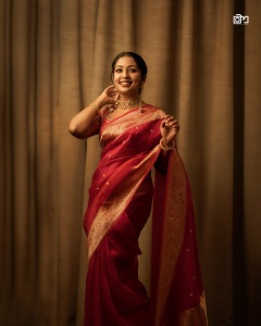 navya-nair-red-pattu-saree-with-makeup-latest-look-photos-001