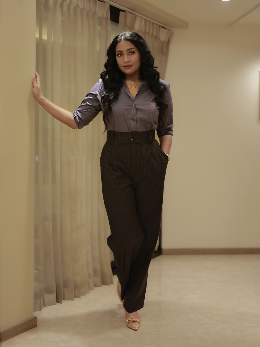 navya-nair-in-office-out-fit-ideas-photos-003