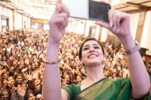 actress-nayanthara-new-photos-in-green-saree-003